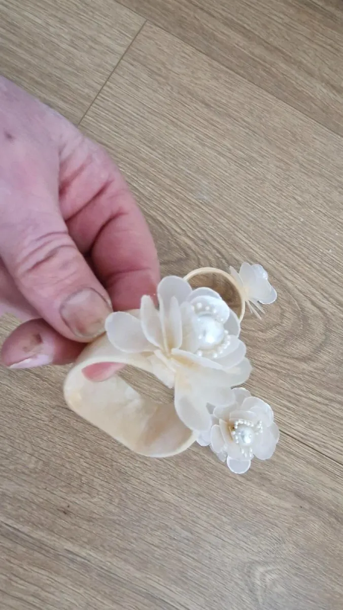 Ivory Napkin Ring Set - Image 1