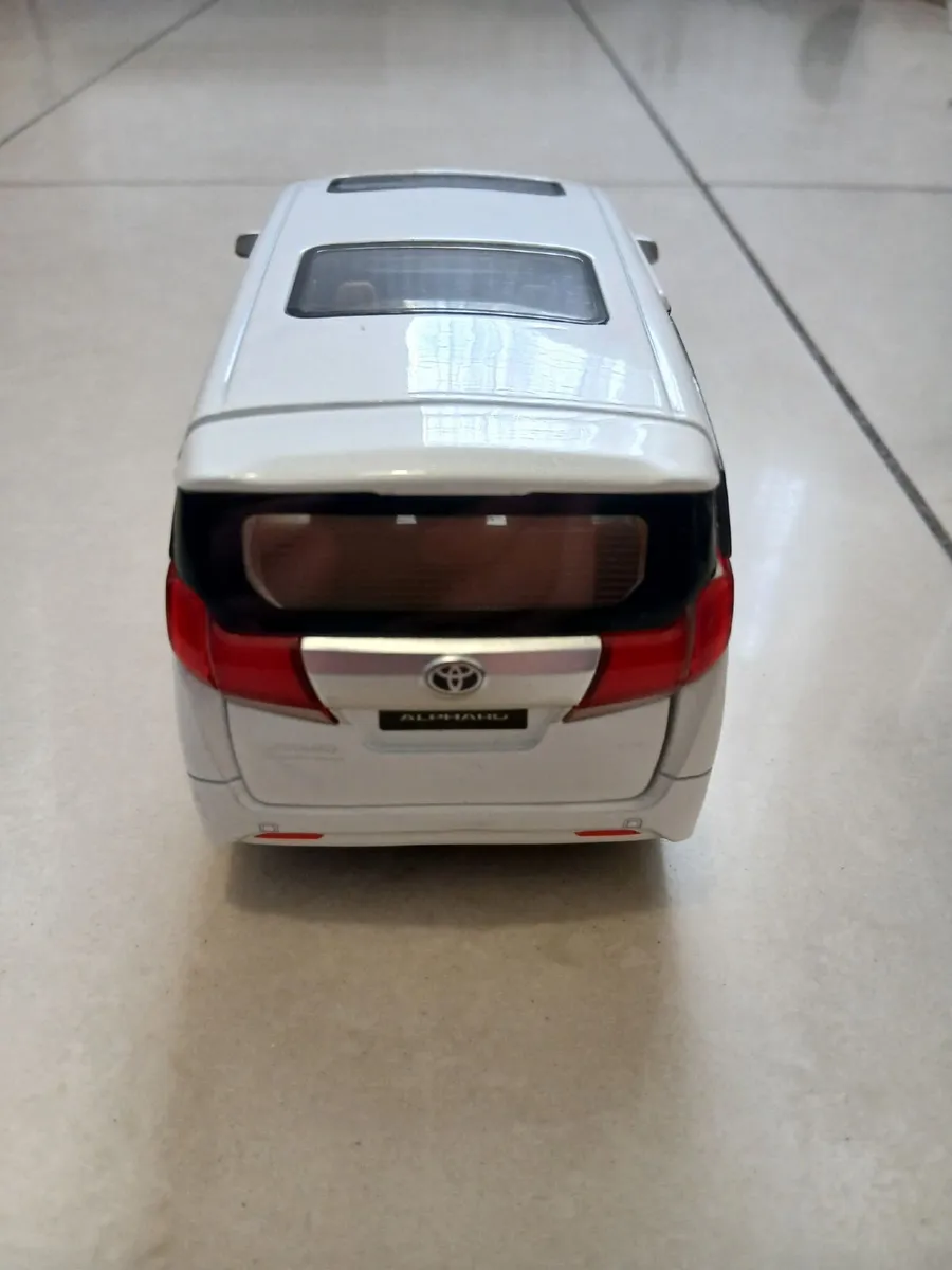Toyota Alphard Executive Lounge 1:29 Die-Cast - Image 2