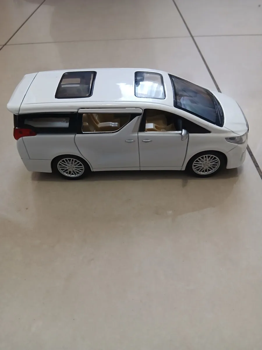 Toyota Alphard Executive Lounge 1:29 Die-Cast - Image 4
