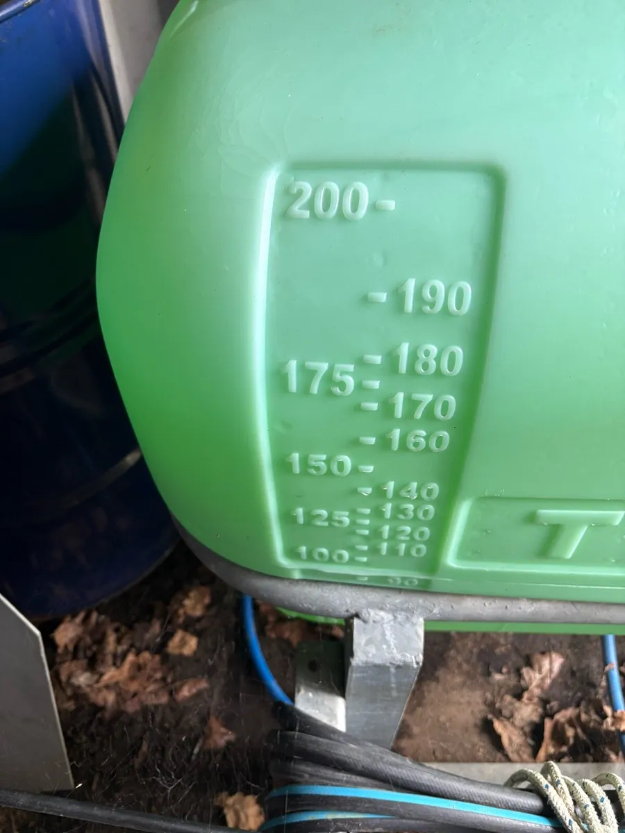 200 lt sprayer for sale - Image 2