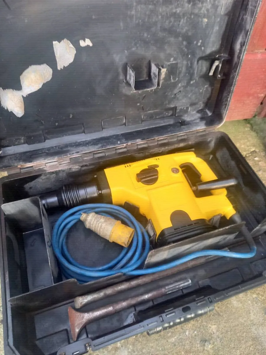 DeWalt SDS Max Hammer Drill - Image 2