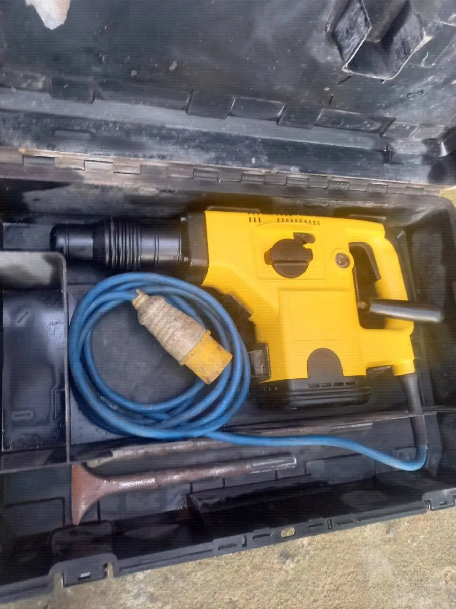 DeWalt SDS Max Hammer Drill - Image 3