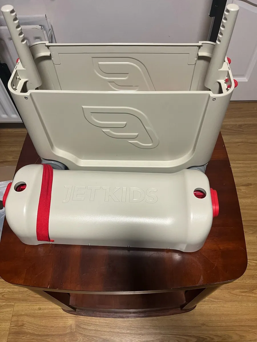 Kids travel case ride on bed box - Image 1