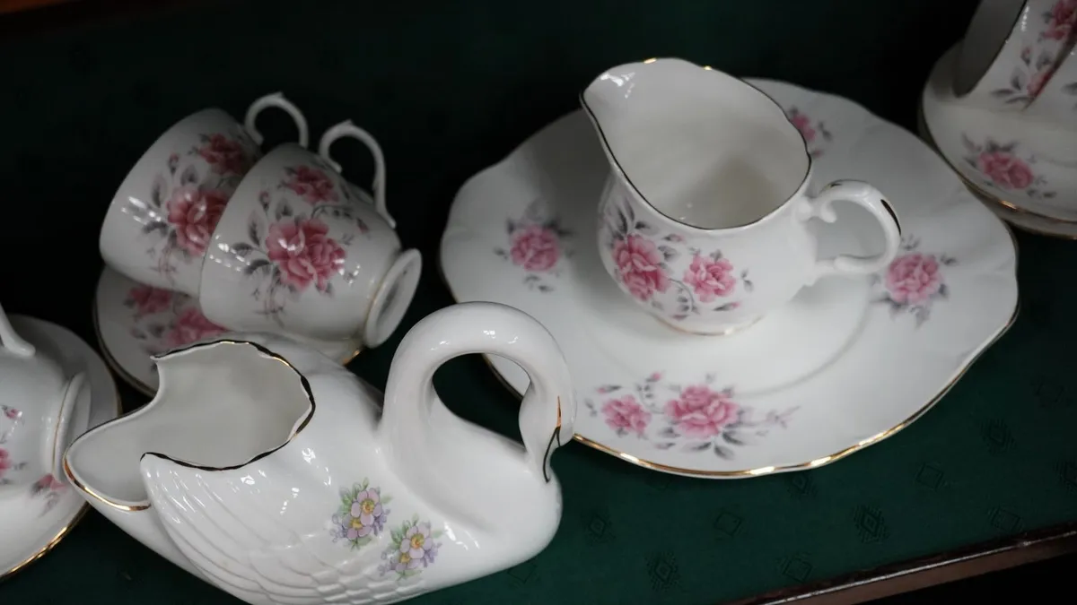 Duchess Pink Roses Bone China Tea Service 21 pcs - Image 2