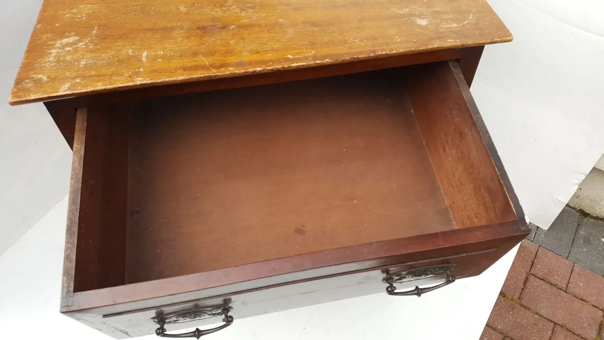 Chest of drawers - Image 1