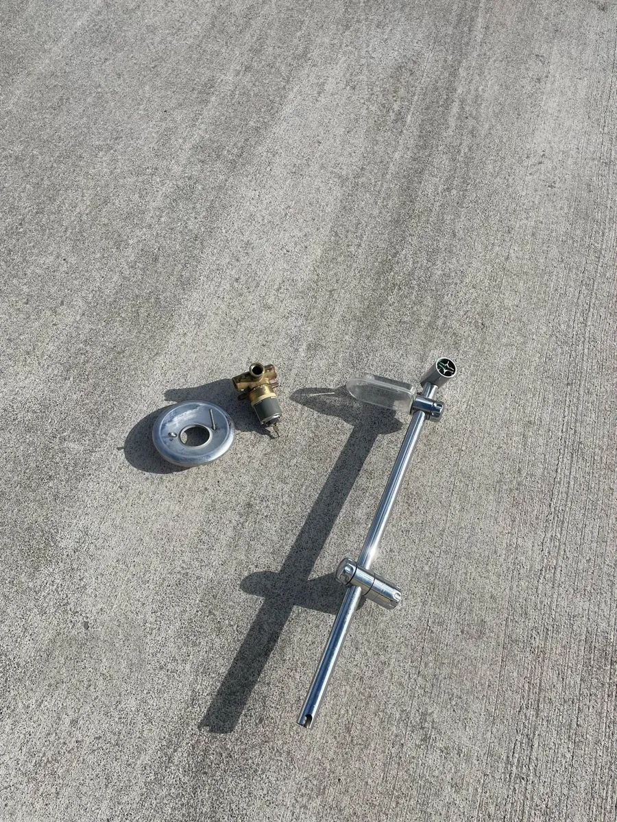 Bathroom equipment - Image 2