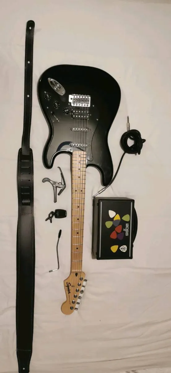 Electric Guitar Fender Bundle - Image 1
