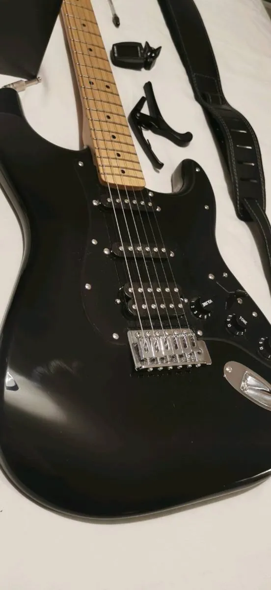 Electric Guitar Fender Bundle - Image 2