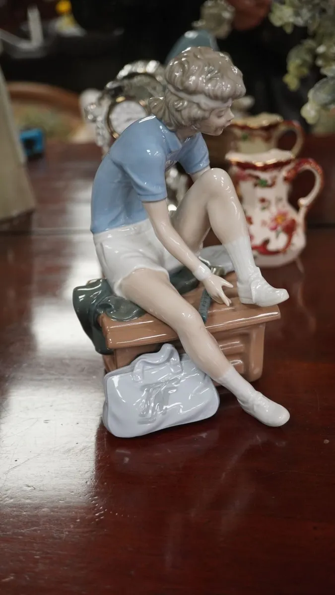 Nao by Lladro Tying His Shoe Porcelain Figurine - Image 4