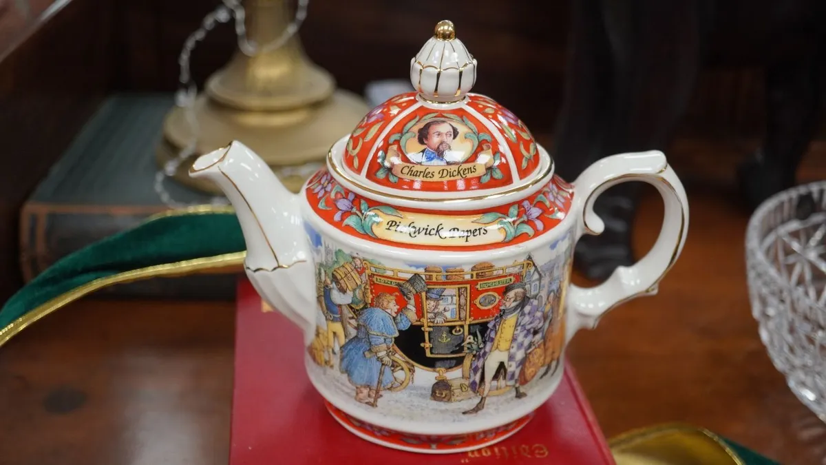 Sadler Teapot - Image 1
