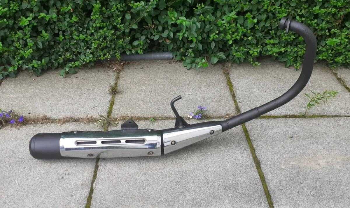 Yamaha YBR 125 Genuine OEM Exhaust YBR125 - Image 1