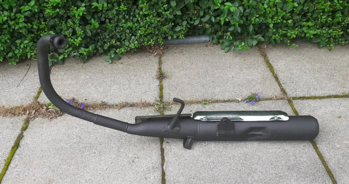 Yamaha YBR 125 Genuine OEM Exhaust YBR125 - Image 3