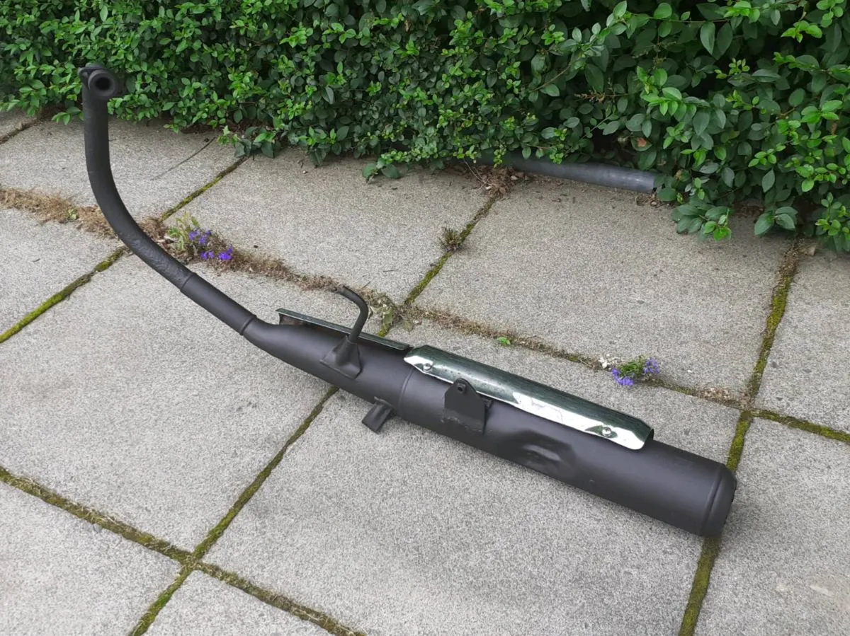 Yamaha YBR 125 Genuine OEM Exhaust YBR125 - Image 4