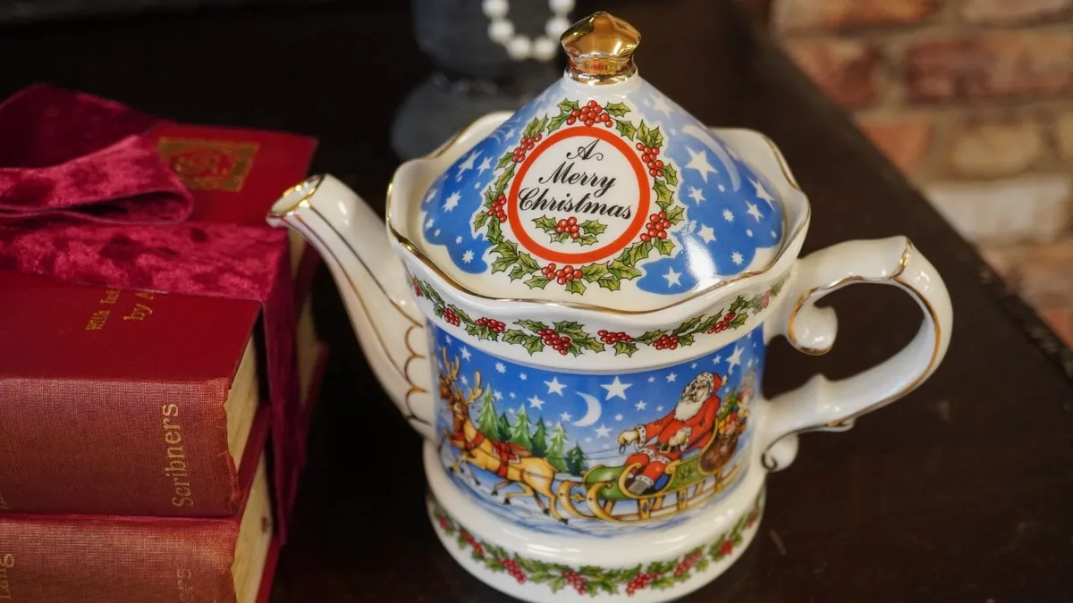 Sadler Teapot - Image 1