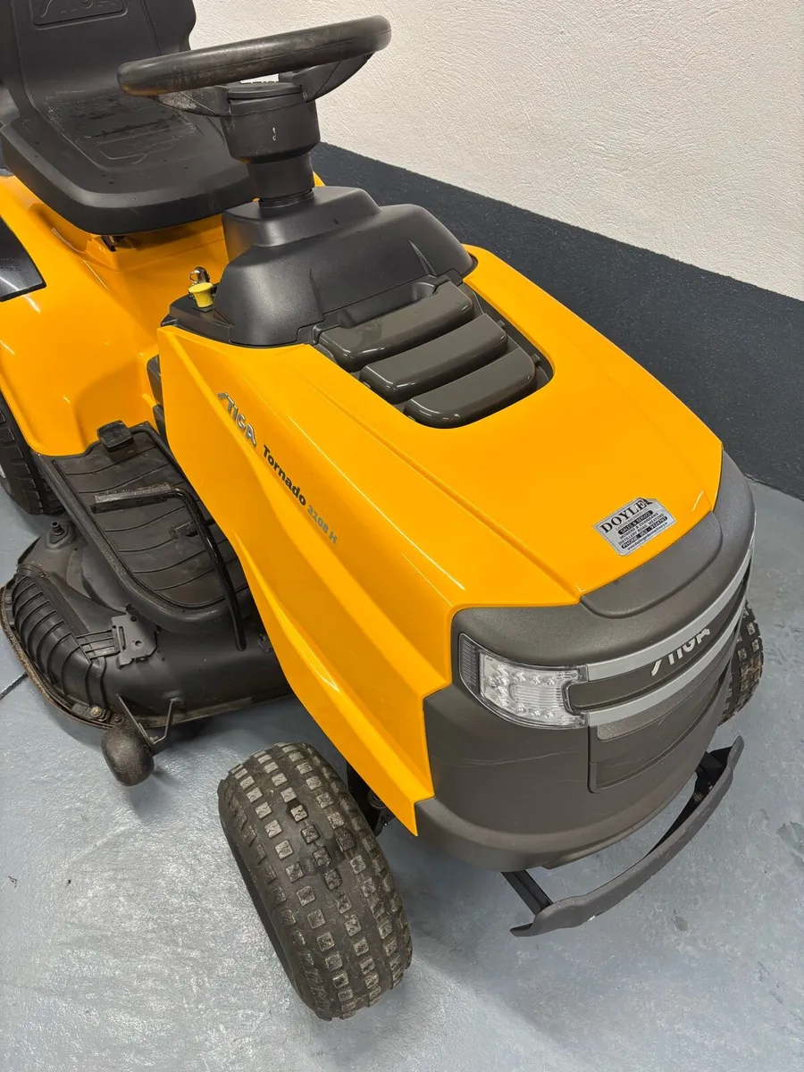 Stiga ride on lawnmower - Image 2