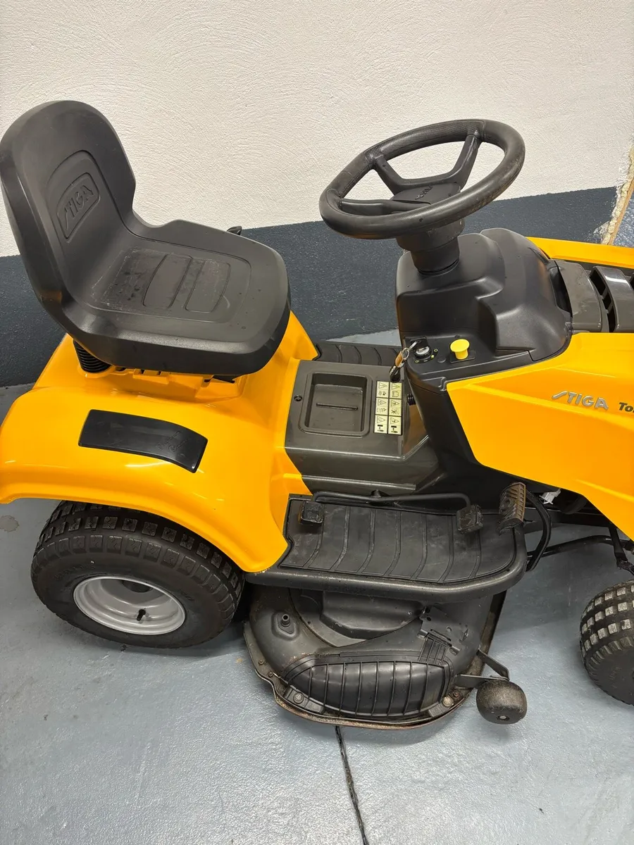 Stiga ride on lawnmower - Image 3