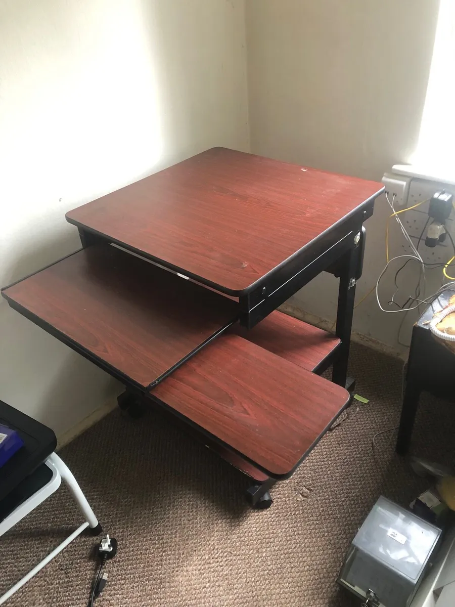 Computer desk - Image 2