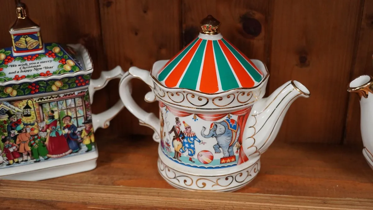 Sadler Teapot - Image 2