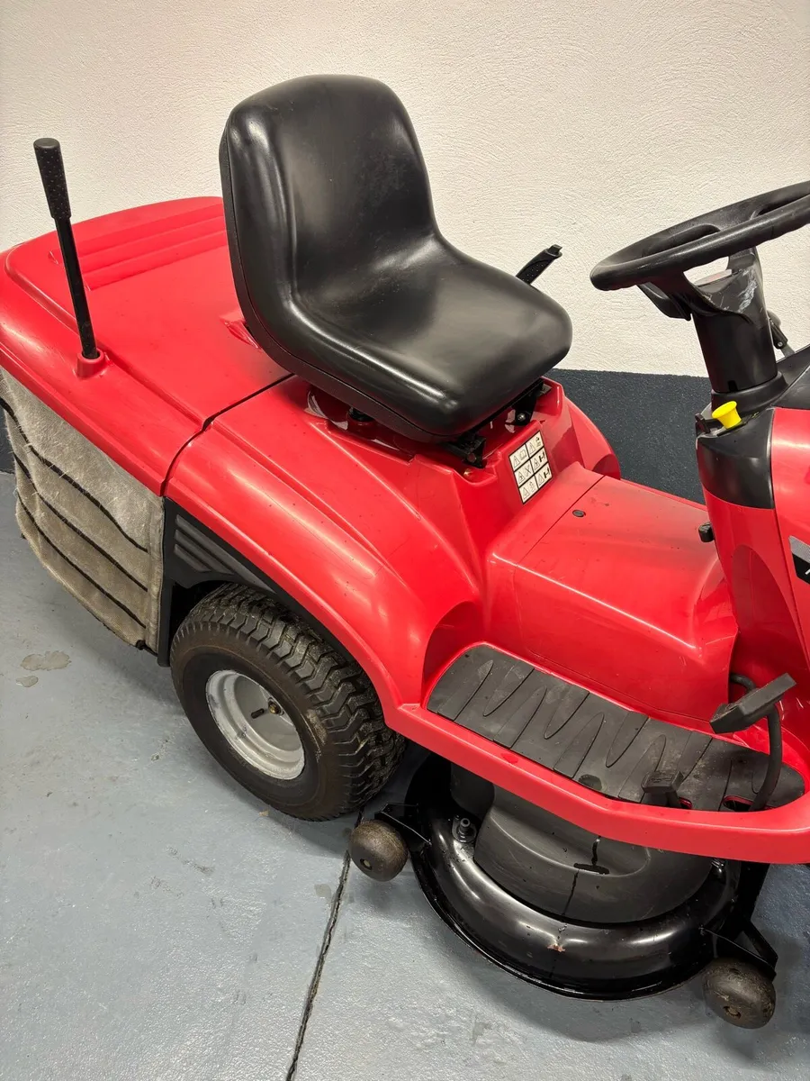 Honda 2417 ride on lawnmower - Image 2