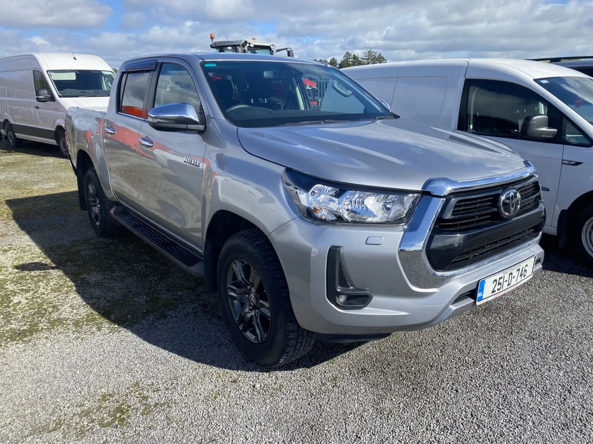 2025Toyota Hilux 2.4 SR5 D/CAB AUTO