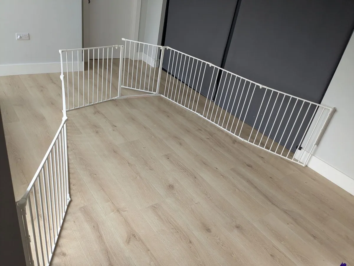 BabyDan Olaf XXX Wide Hearth Gate/ Room Divider - Image 4