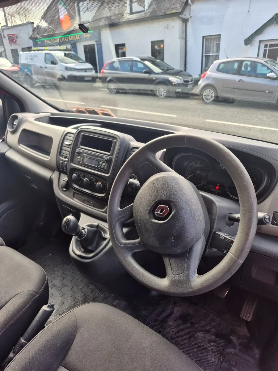 “162 Renault Trafic Business Class LWB – DOE 10/26 - Image 3