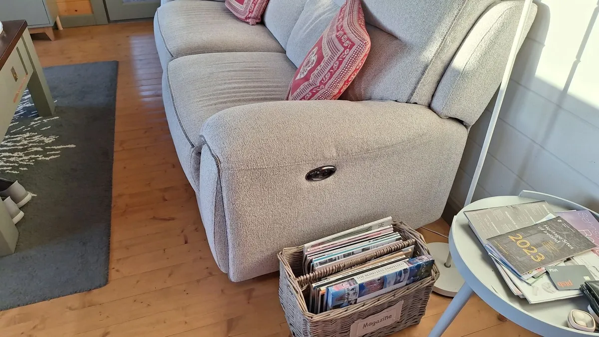 Beautiful three seater sofa. - Image 4