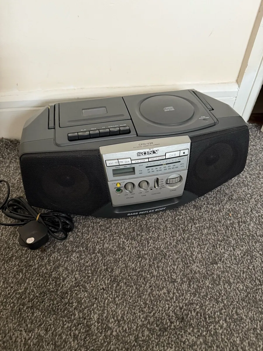 Sony CFD V24 boombox - Image 1
