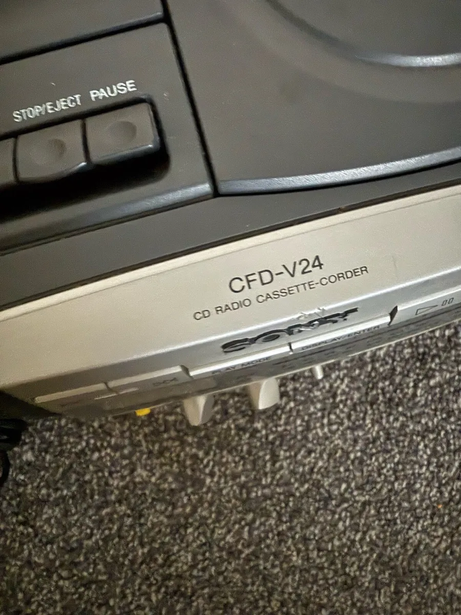 Sony CFD V24 boombox - Image 2
