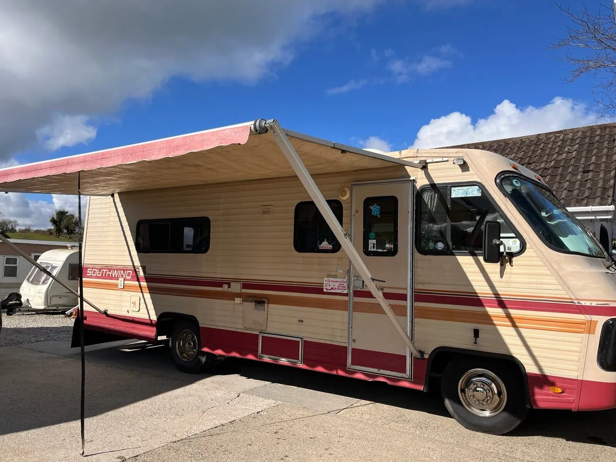 Chevrolet south wind RV camper - Image 1