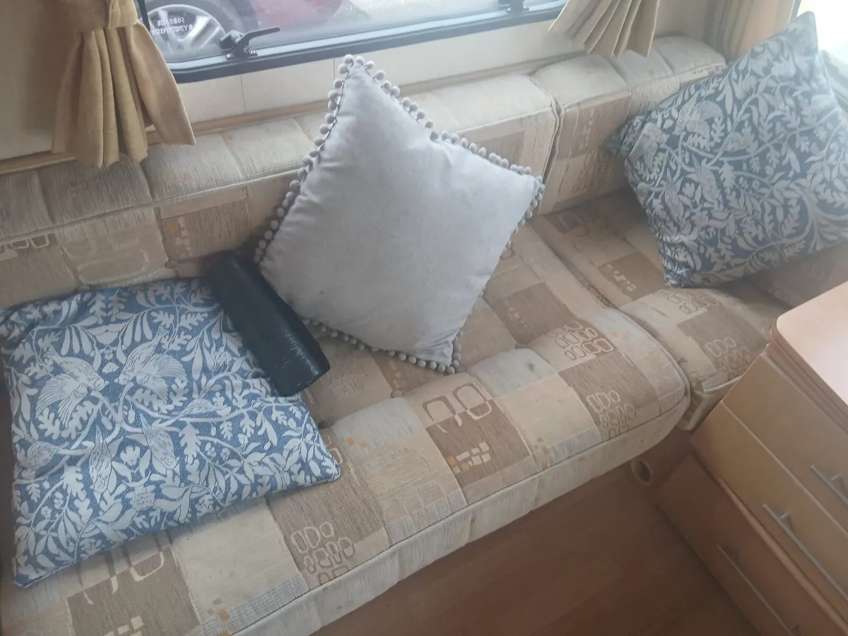 Baleigh 4 berth caravan - Image 2