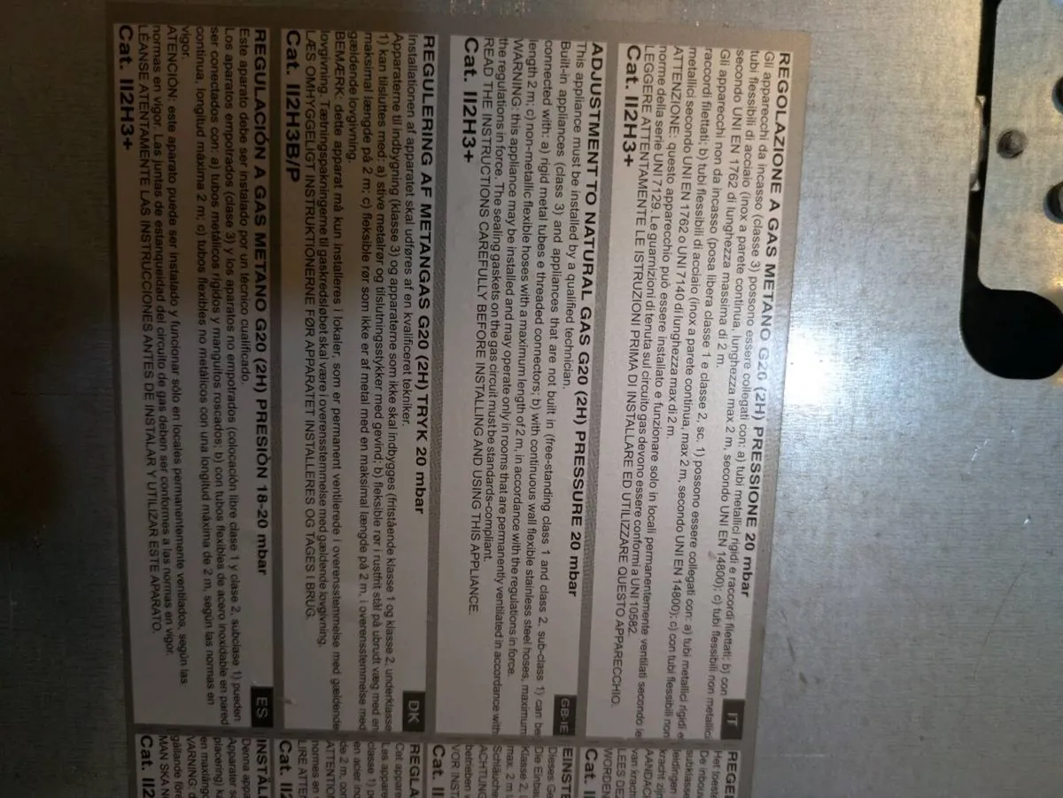 Smeg 6 burner gas hob - Image 4