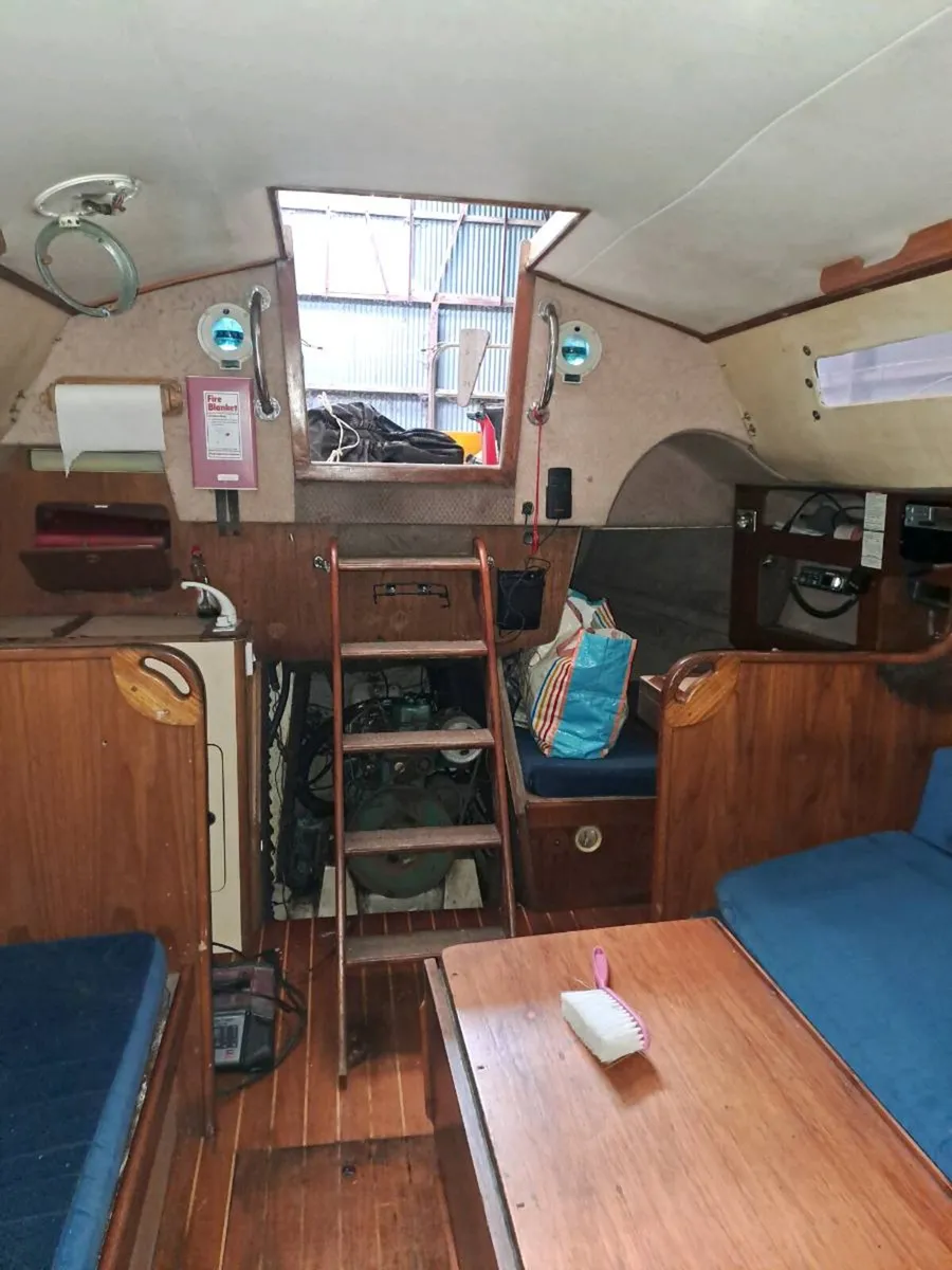 Sigma 33 yacht - Image 4