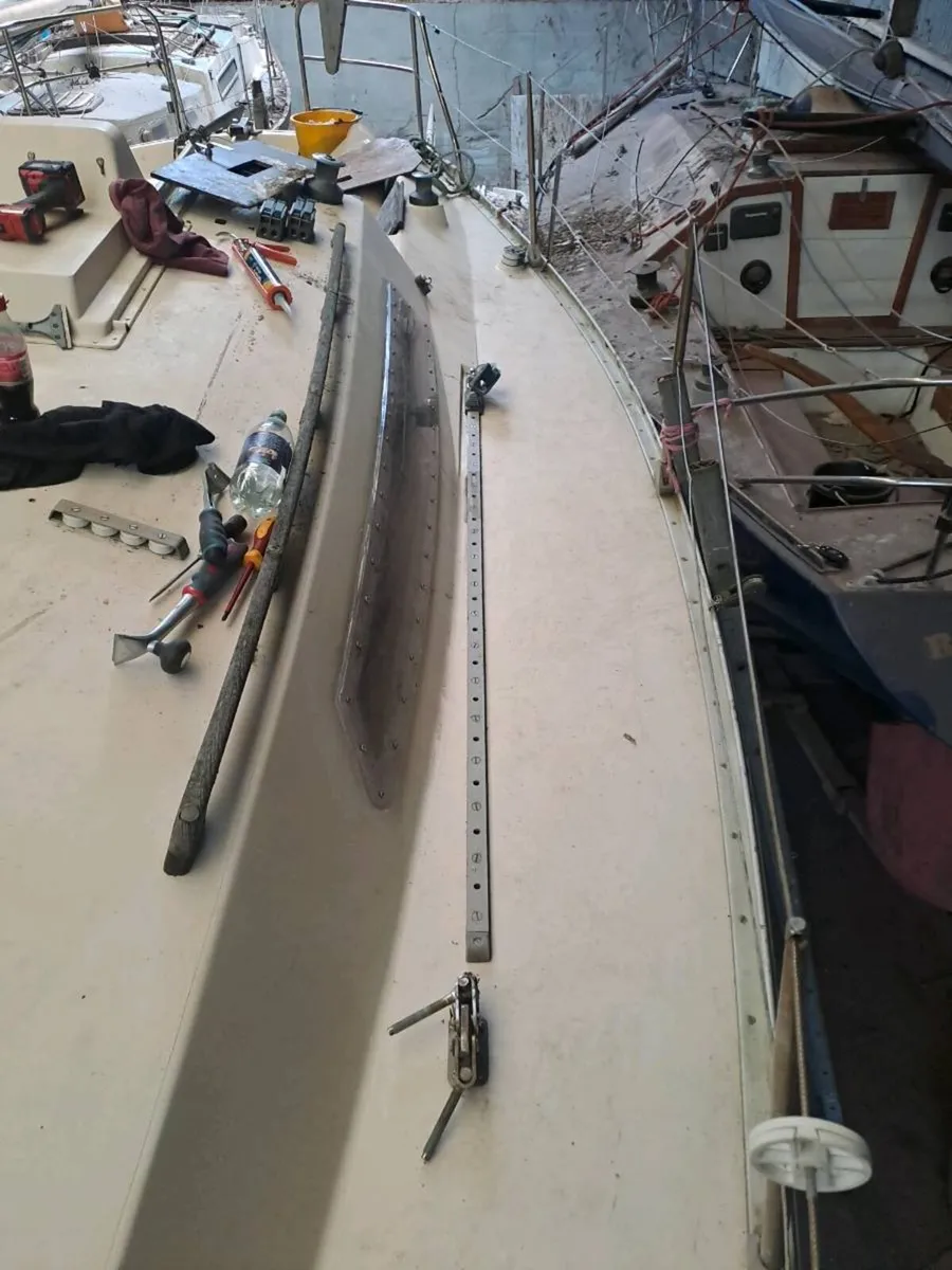 Sigma 33 yacht - Image 2