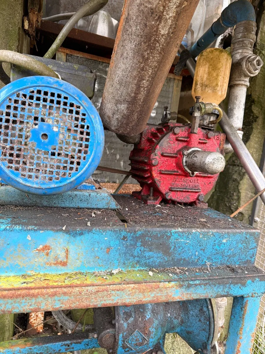 Motor and pump - Image 1