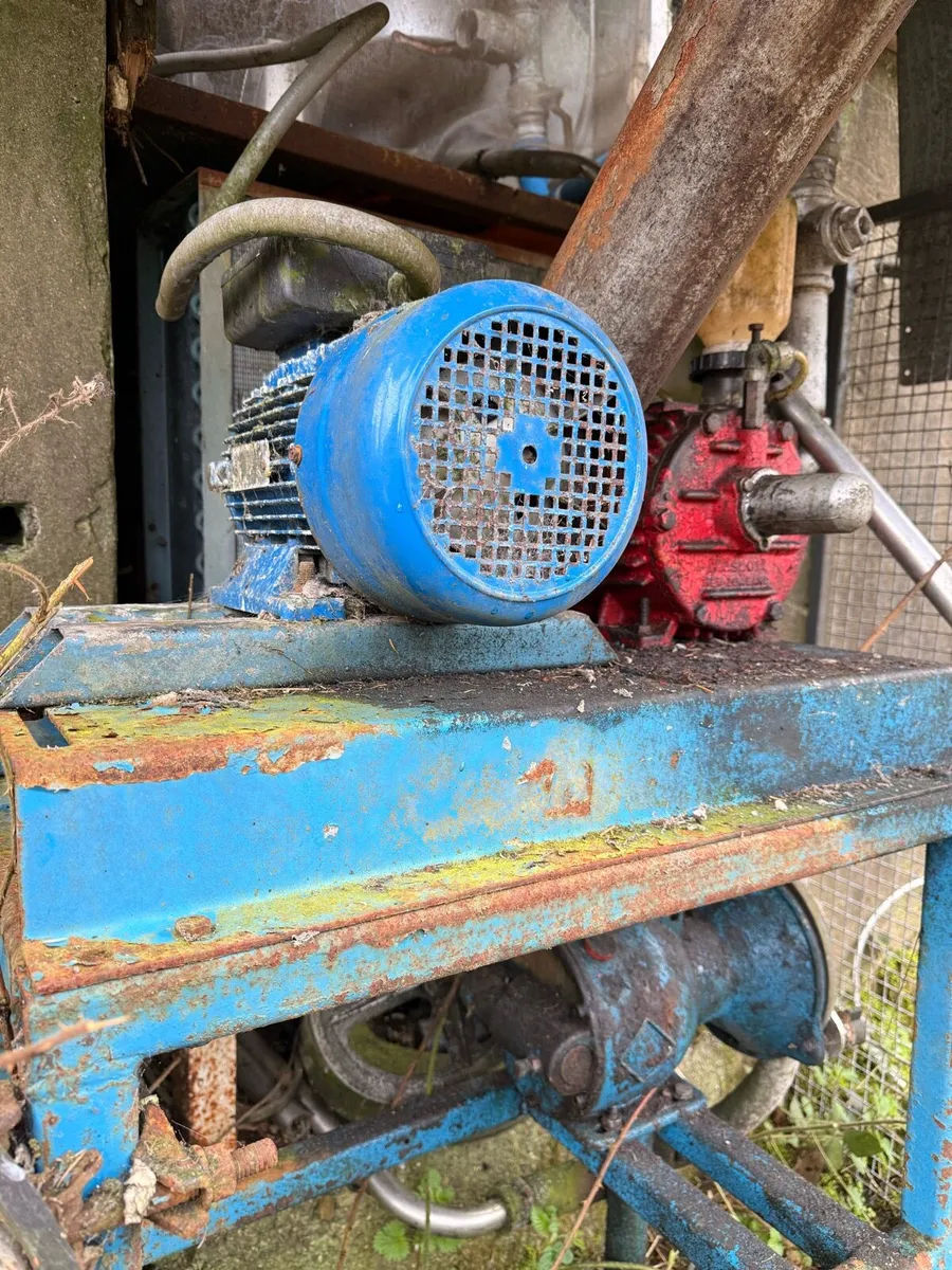 Motor and pump - Image 3