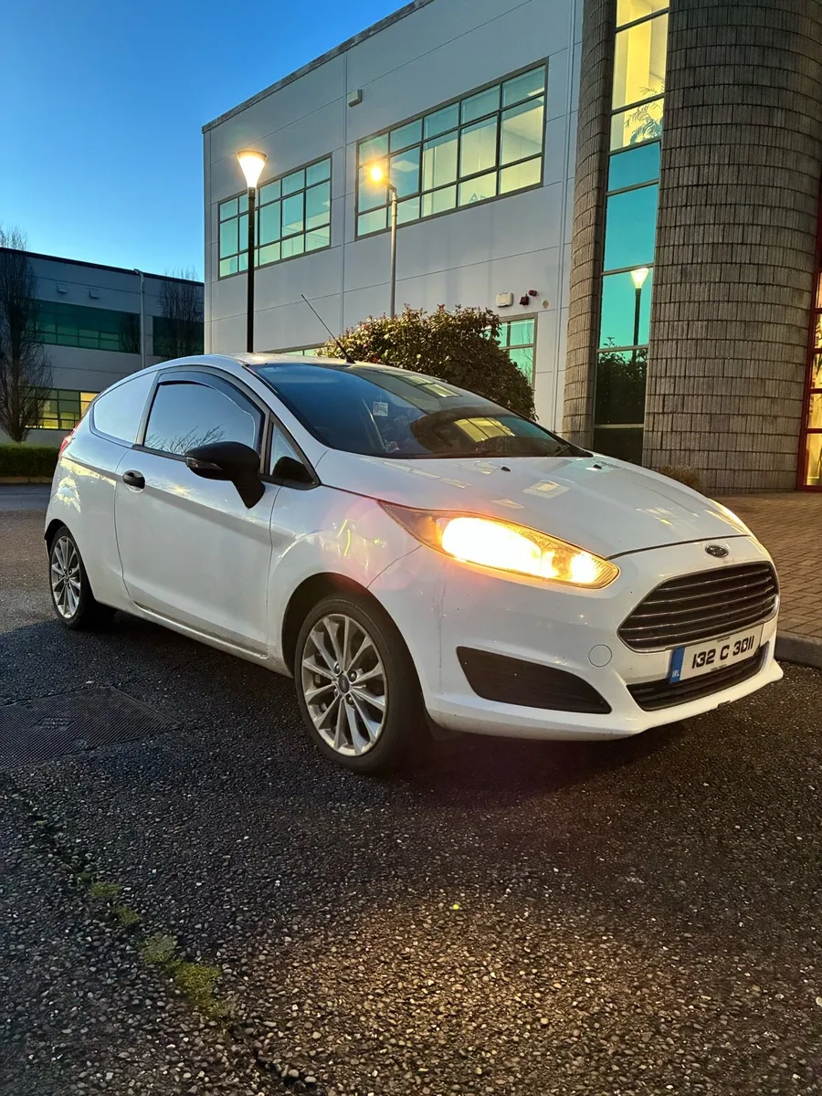 2013 Ford Fiesta Van - Image 2