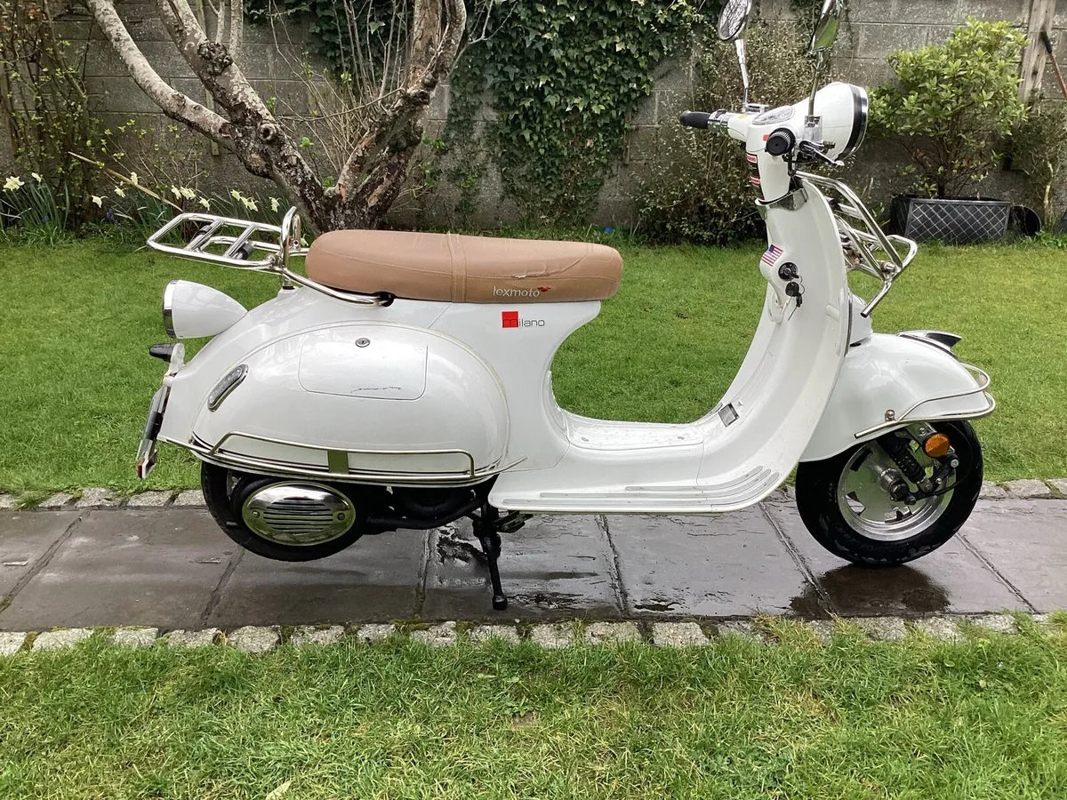 2017 lexmoto Milano 125 scooter - Image 1