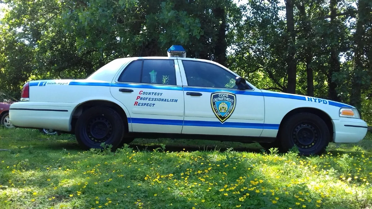 Ford Crown Victoria - Police Interceptor - Image 1