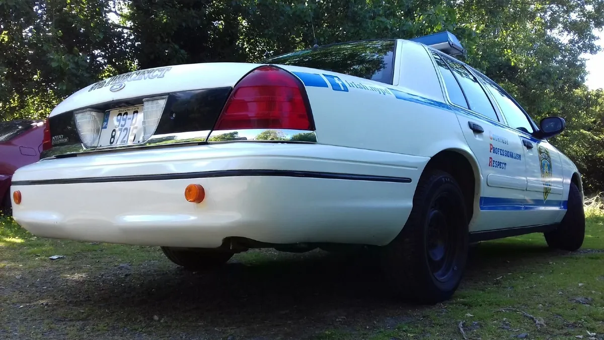 Ford Crown Victoria - Police Interceptor - Image 3