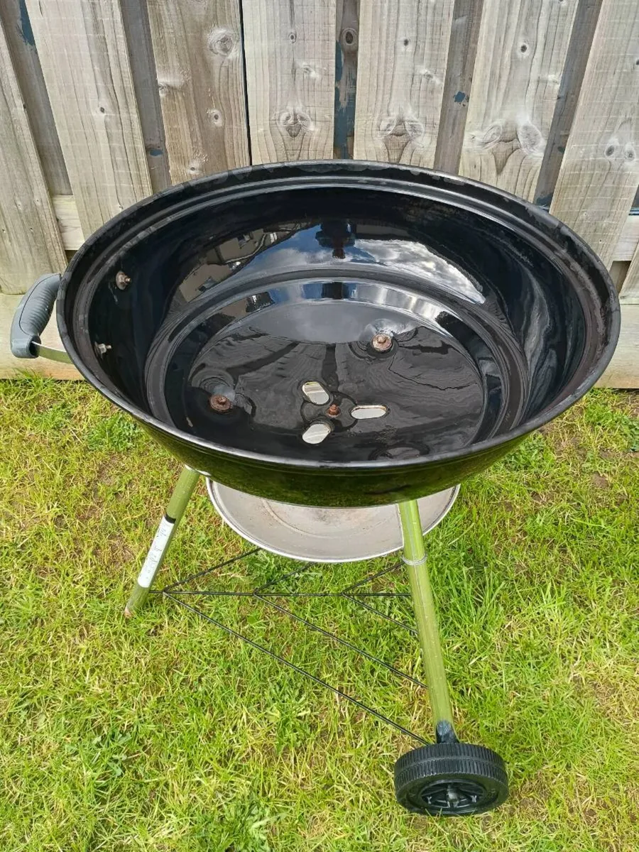 Weber Large BBQ + accessories - Image 4