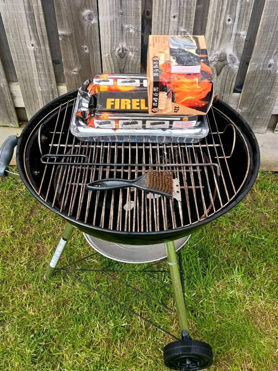 Weber Large BBQ + accessories - Image 2