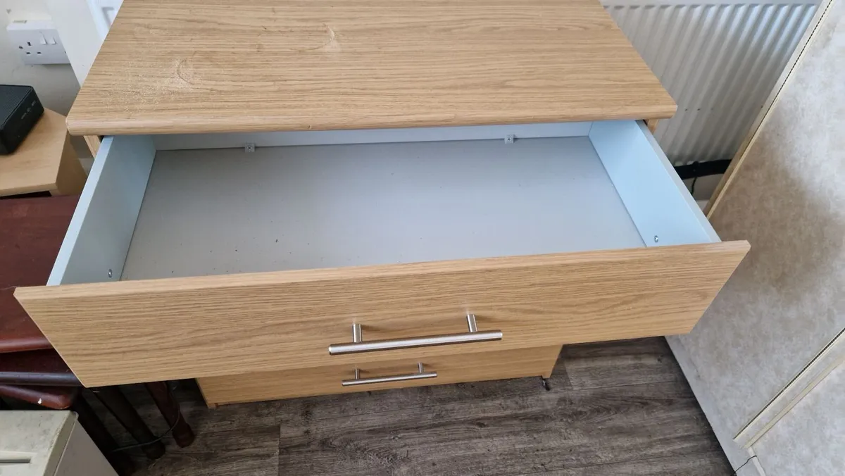 chest of drawers - Image 1