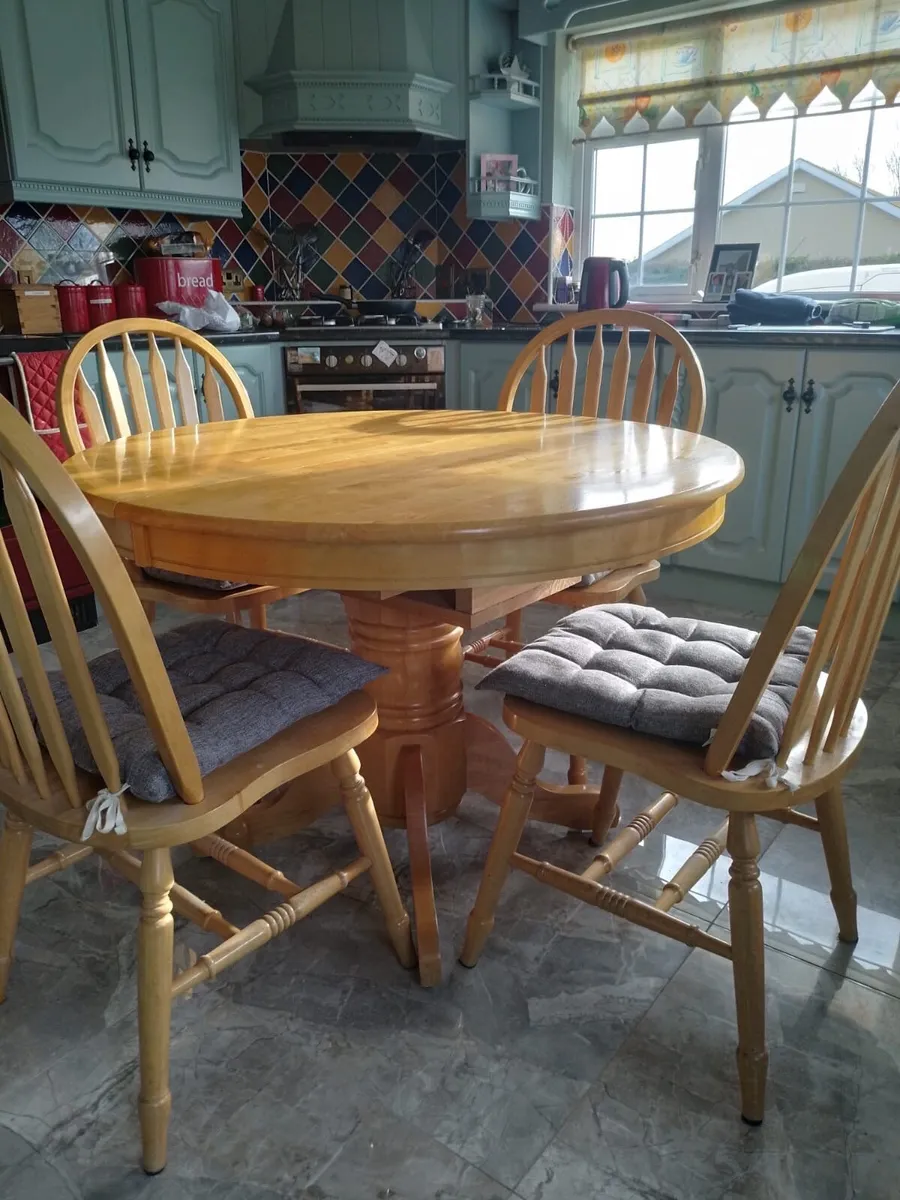 Kitchen table & 6 chairs - Image 2
