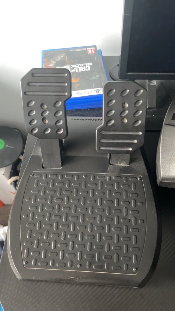 Thrust master gaming wheel - Image 3
