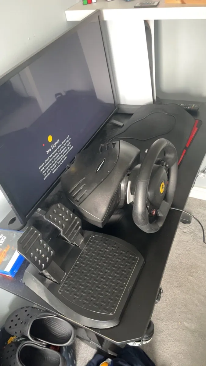 Thrust master gaming wheel - Image 1