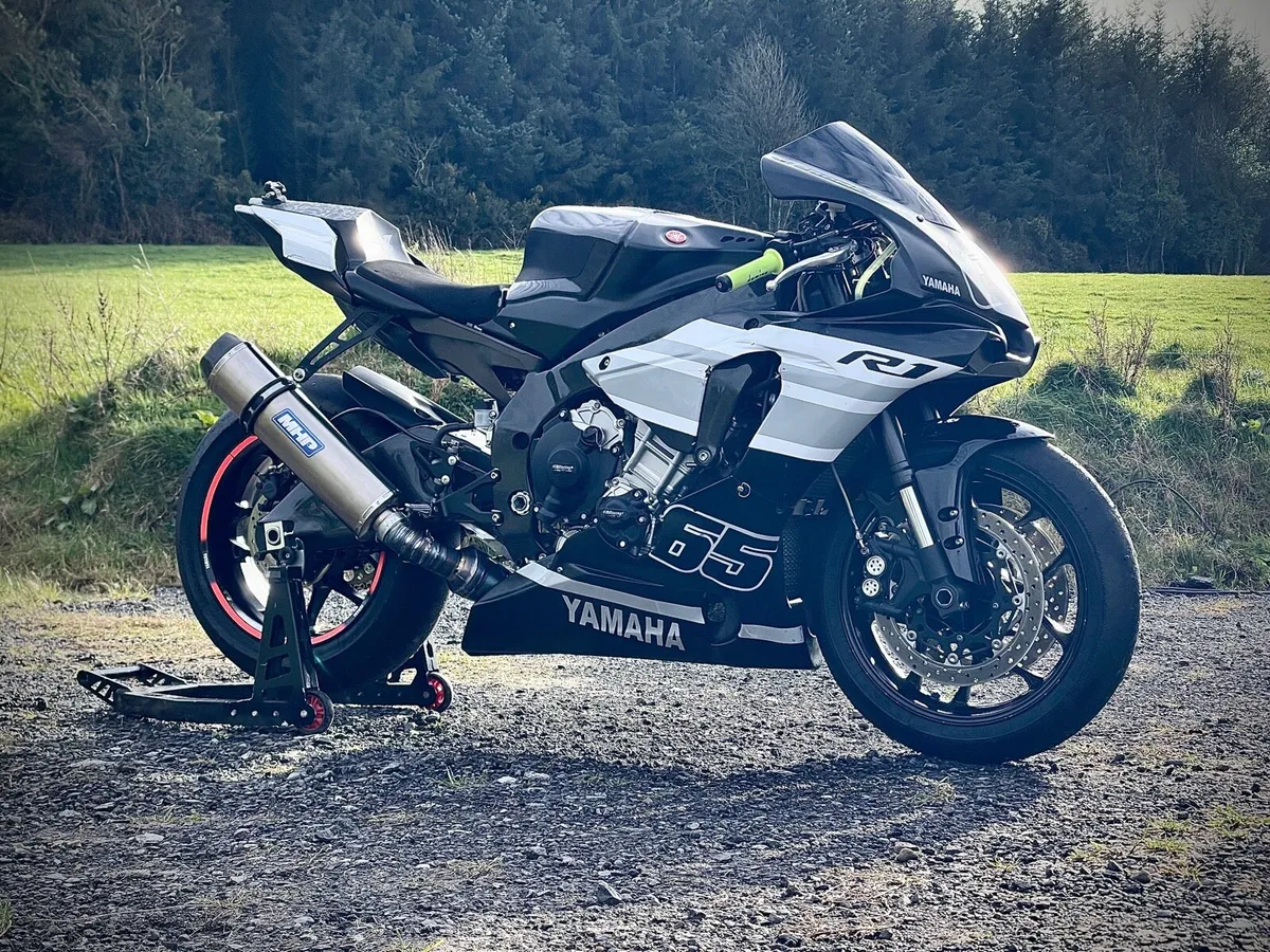 Yamaha R1 - Image 4