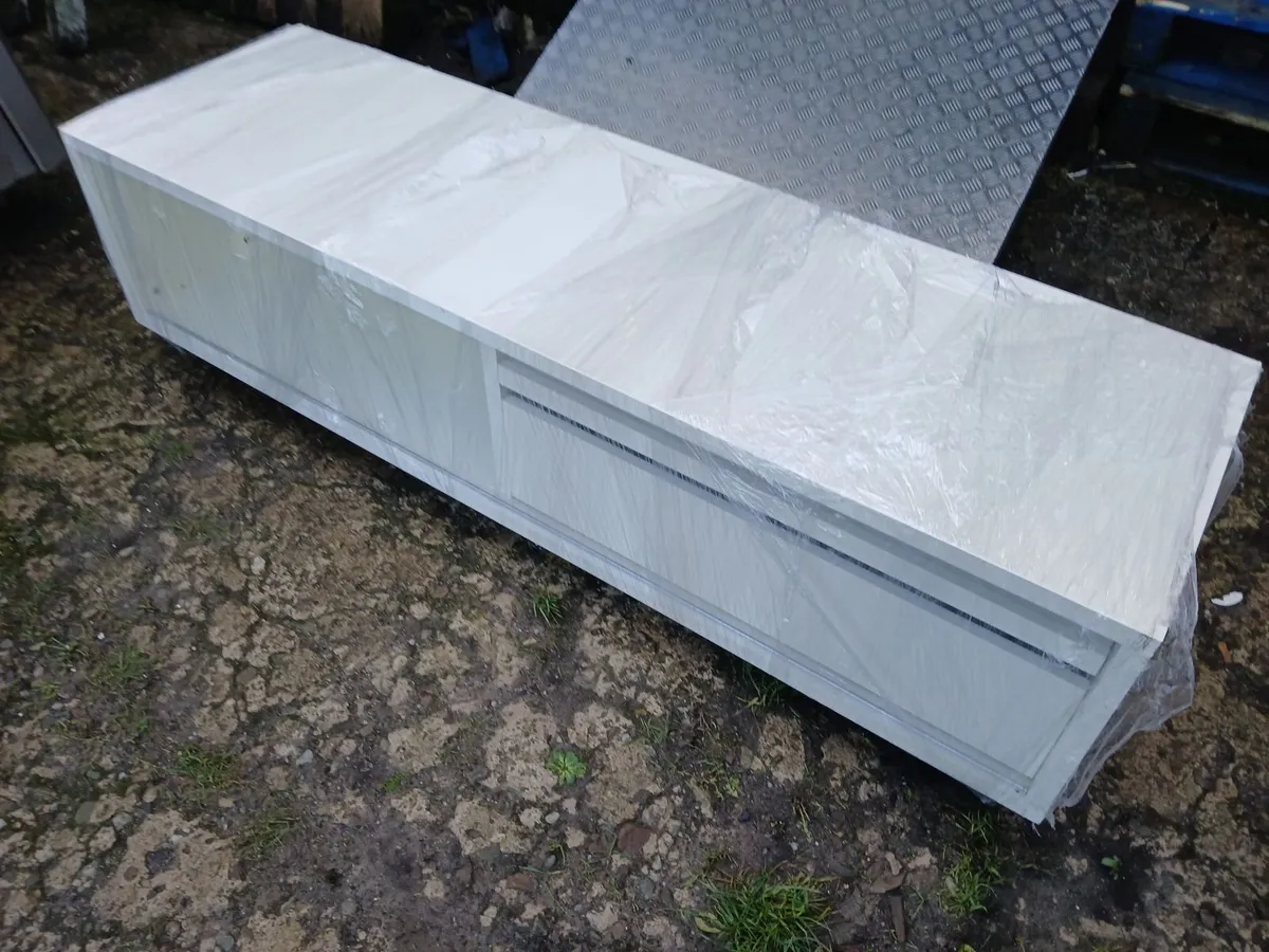 Tv stand new ..x showroom in black/white - Image 2