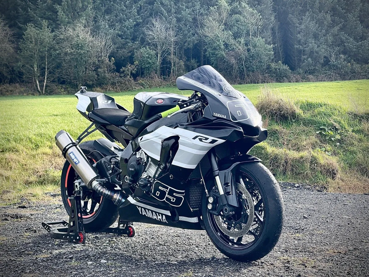 Yamaha R1 - Image 1