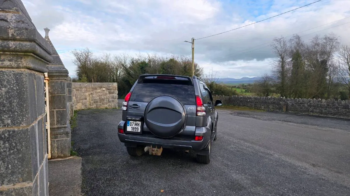 Toyota Land Crusier - Image 4